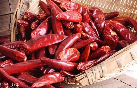 干辣椒可以放冰箱吗 会导致受潮 干辣椒可以放冰箱吗 会导致受潮