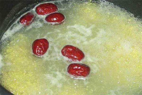 红枣小米粥要煮多久 时长很关键 红枣小米粥要煮多久 时长很关键