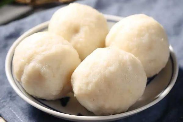 鱼丸要放面粉吗 鱼丸放什么粉最好 鱼丸要放面粉吗 鱼丸放什么粉最好