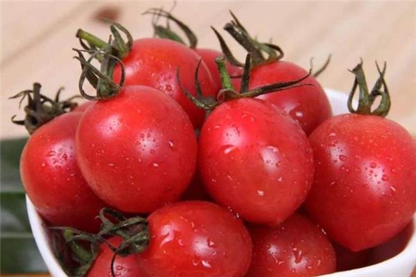 圣女果和西瓜能一起吃吗 让营养更丰富