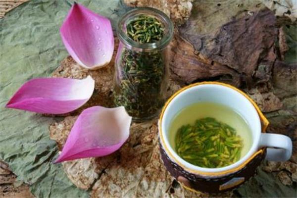 莲子心泡水要晒干吗 莲子心怎么晒干 莲子心泡水要晒干吗 莲子心怎么晒干