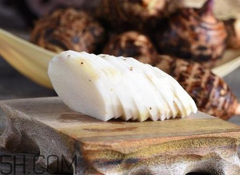 芋头皮发绿还能吃 芋头去皮后绿色能吃吗 芋头皮发绿还能吃 芋头去皮后绿色能吃吗