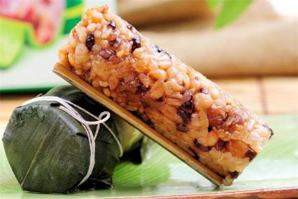 竹筒粽子是蒸还是水煮 竹筒粽子煮多长时间 竹筒粽子是蒸还是水煮 竹筒粽子煮多长时间