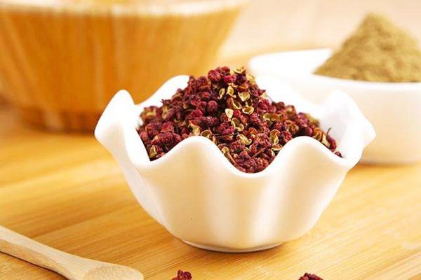 花椒泡水什么时间喝 花椒泡水什么人不能喝 花椒泡水什么时间喝 花椒泡水什么人不能喝