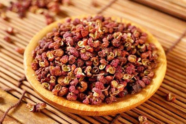 花椒泡水什么时间喝 花椒泡水什么人不能喝 花椒泡水什么时间喝 花椒泡水什么人不能喝