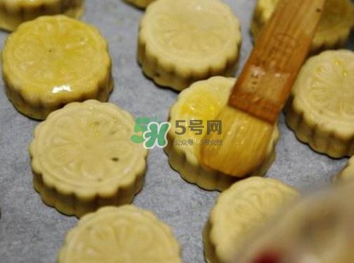 烤月饼刷蛋液还是蛋黄?月饼刷蛋液是全蛋液吗? 烤月饼刷蛋液还是蛋黄?月饼刷蛋液是全蛋液吗?