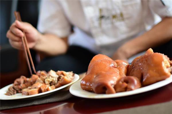 猪头肉炒什么好吃 经典家常菜 猪头肉炒什么好吃 经典家常菜