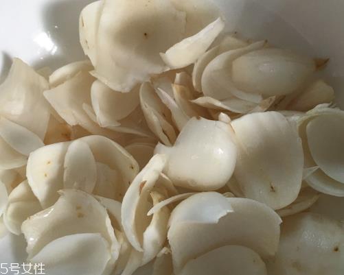 新鲜百合可以炖藕吗？新鲜百合炖藕好吃吗？