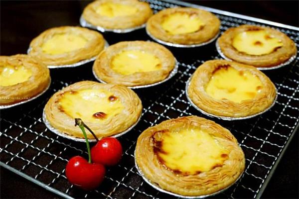 蛋挞和蛋糕哪个热量高 晚上吃一个蛋挞会胖吗 蛋挞和蛋糕哪个热量高 晚上吃一个蛋挞会胖吗