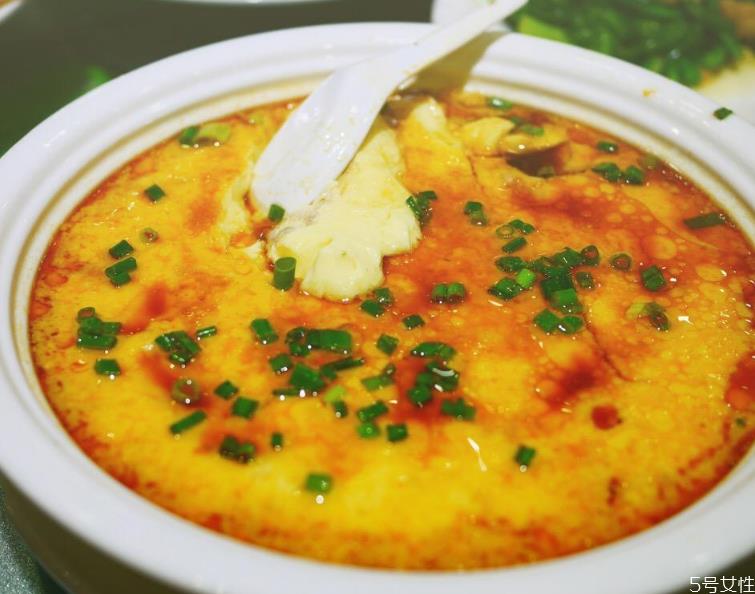 鸡蛋羹蒸了十分钟还是稀的 鸡蛋羹稀的是怎么回事 鸡蛋羹蒸了十分钟还是稀的 鸡蛋羹稀的是怎么回事