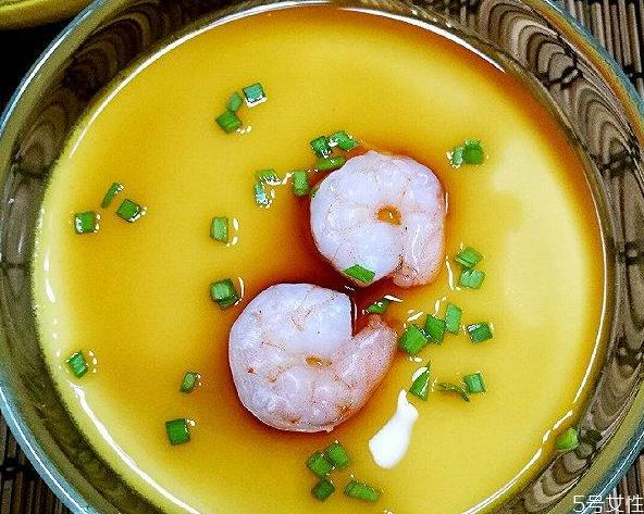 鸡蛋羹蒸了十分钟还是稀的 鸡蛋羹稀的是怎么回事 鸡蛋羹蒸了十分钟还是稀的 鸡蛋羹稀的是怎么回事