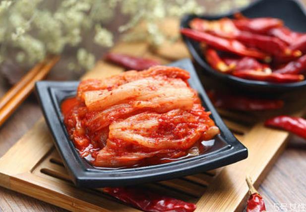 泡菜水太咸了咋办 泡菜水咸而不酸怎么补救 泡菜水太咸了咋办 泡菜水咸而不酸怎么补救