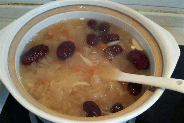 银耳汤适合什么人喝 哪些人不适合喝银耳汤 银耳汤适合什么人喝 哪些人不适合喝银耳汤