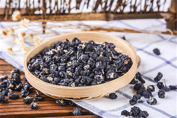 黑枸杞对痛风有治疗作用吗 黑枸杞糖尿病人可以喝吗 黑枸杞对痛风有治疗作用吗 黑枸杞糖尿病人可以喝吗