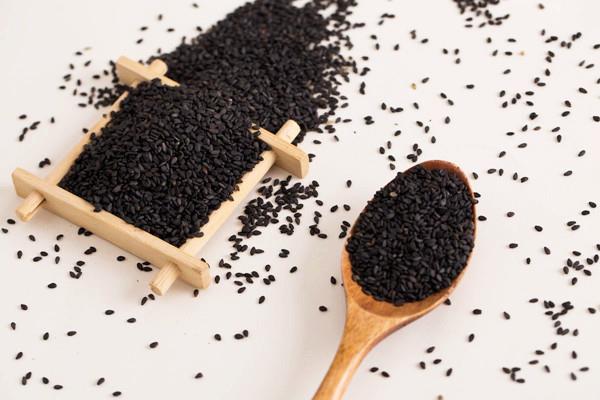 黑芝麻清洗会掉色吗 黑芝麻怎么看染没染色 黑芝麻清洗会掉色吗 黑芝麻怎么看染没染色