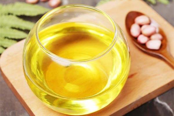 花生油有白色絮状沉淀物还能吃吗 花生油变质是因为什么 花生油有白色絮状沉淀物还能吃吗 花生油变质是因为什么