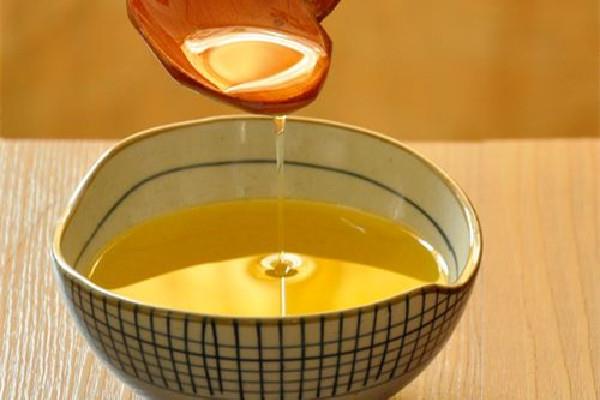 花生油有白色絮状沉淀物还能吃吗 花生油变质是因为什么 花生油有白色絮状沉淀物还能吃吗 花生油变质是因为什么