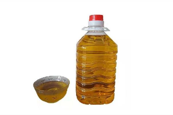 花生油有白色絮状沉淀物还能吃吗 花生油变质是因为什么 花生油有白色絮状沉淀物还能吃吗 花生油变质是因为什么