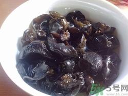 木耳泡了两天还能吃吗?木耳泡多长时间最好 木耳泡了两天还能吃吗?木耳泡多长时间最好