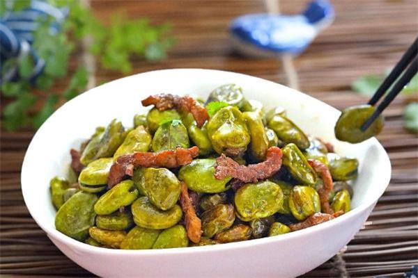 蚕豆没煮熟可以吃吗 蚕豆没煮熟会中毒吗 蚕豆没煮熟可以吃吗 蚕豆没煮熟会中毒吗