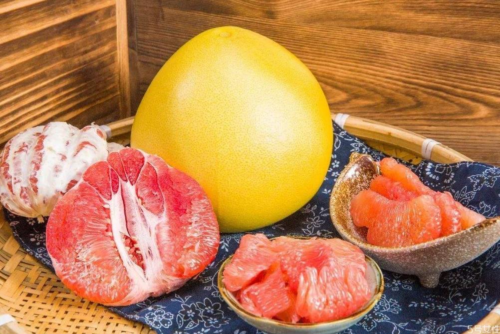 红心柚子热量高吗 红心柚子吃多了会胖吗