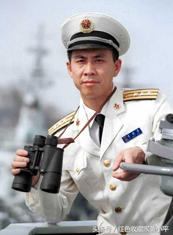 李晓岩,海军首批飞行员舰长,曾指挥海军编队,首次穿越麦哲伦海峡