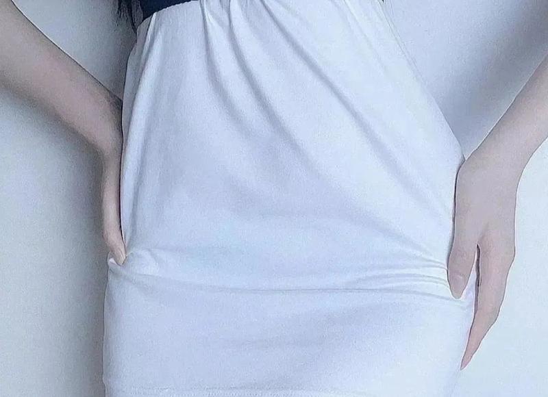 老公当着我的面跟别的女人聊天，是不爱我了吗？