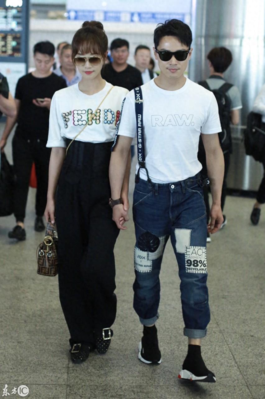 蓝盈莹和男友曹骏一起现身机场，两人一路上牵着手大秀恩爱