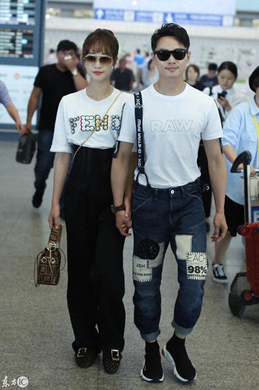 蓝盈莹和男友曹骏一起现身机场，两人一路上牵着手大秀恩爱