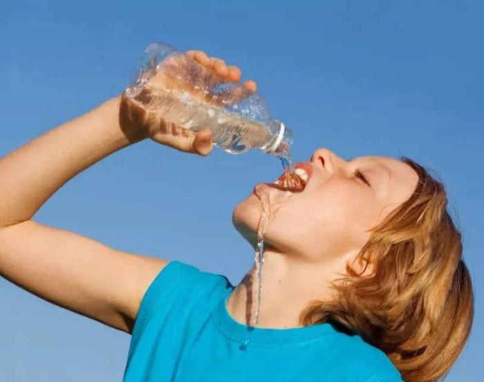 郑爽透露“蚂蚁腰”的秘诀，减肥贼有效，但伤身，别尝试了！