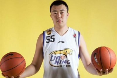 ​郭士强谈韩德君近况？韩德君家庭背景年薪多少？和朱悦萤爱情故事