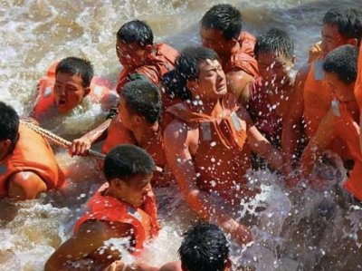 ​98年长江大堤即将溃决数十万人未撤离，连长下令：全连死守30分钟