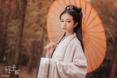 ​小说：被瘫痪废太子揭穿冒名顶替，她跪趴在他面前表忠心，求放过