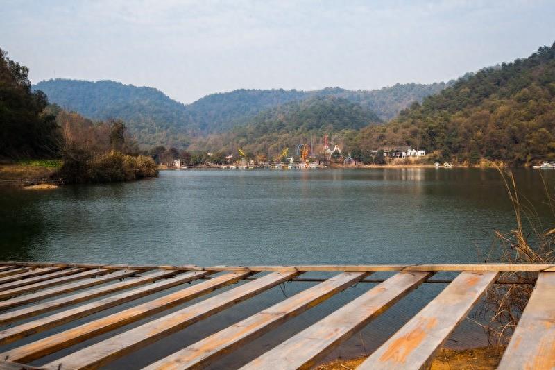 石燕湖，湖南省首家野生动物园，长沙人最受欢迎的十佳旅游景区