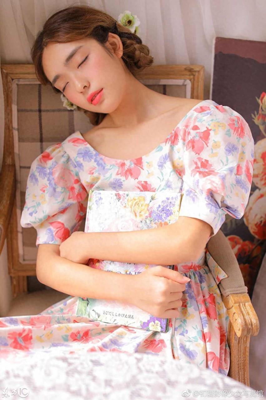 猜谜：天鹅湖边鸟飞绝，良无一点双人行