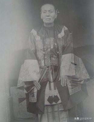 珍贵老照片带你了解晚清真正的诰命夫人，官至一品，朝廷发放俸禄