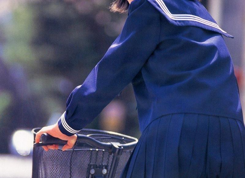 他不说情话却有特别的举动 中年男人动心后的克制