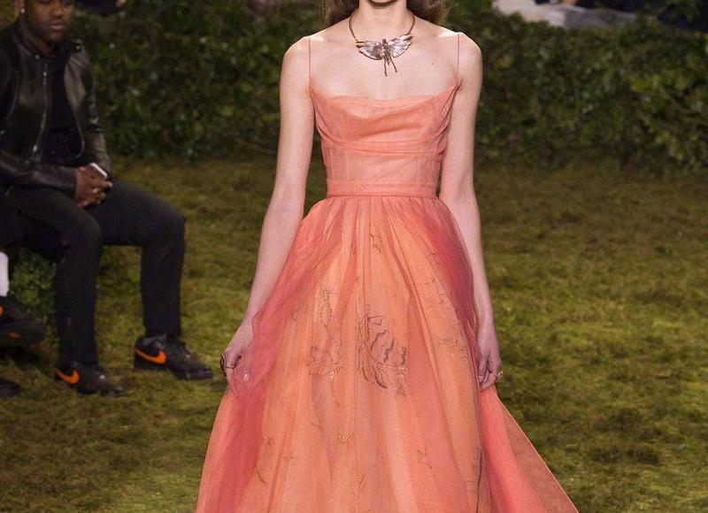 跟女孩子聊天开头怎么说，和女孩子聊天开头说什么