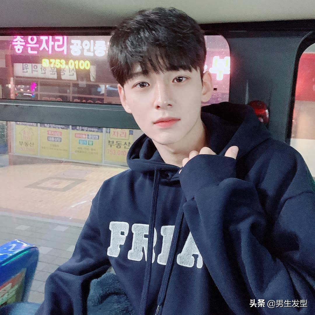 发际线高的男生看过来,剪这4款发型提升你的帅气!