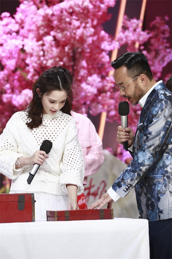 陈星旭彭小苒《天天向上》合体，高甜互动，甜蜜比心