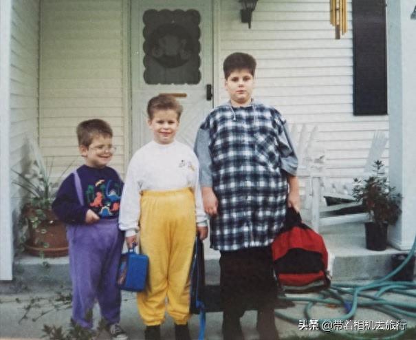 “毁童年”系列国外版,网友晒自己最“尴”童年照