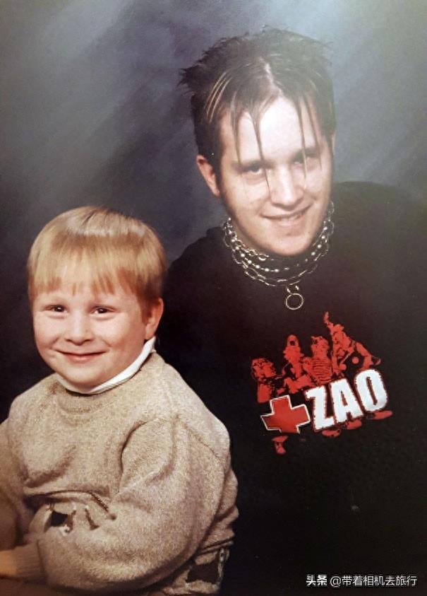 “毁童年”系列国外版,网友晒自己最“尴”童年照