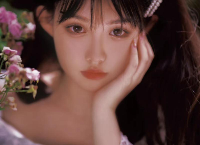 李小冉陈坤，荧幕女友董洁李小冉万茜一起为陈坤颁奖