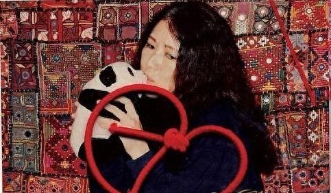 作家三毛罕见组照,最早的逃学少女和最成功的文艺青年