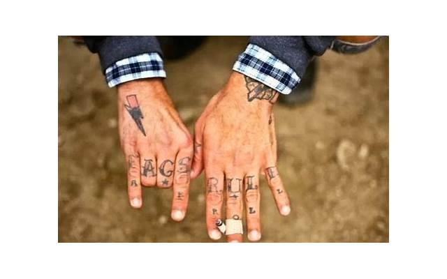 这么做必定能挽回女友 分手后全是她的影子 这么做必定能挽回女友 分手后全是她的影子