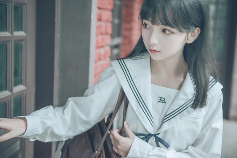 话多的男生唯独对你话少