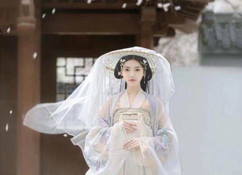 为什么相亲网上那么多女的?都是假的吗? 为什么相亲网上那么多女的?都是假的吗?