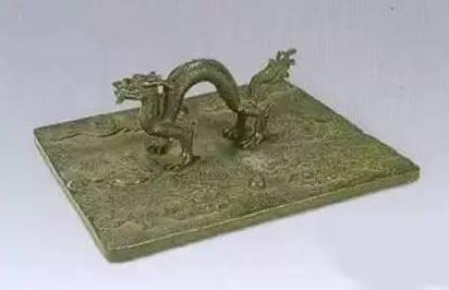 曹操不仅设立摸金校尉，还有发丘中郎将，他们谁更牛