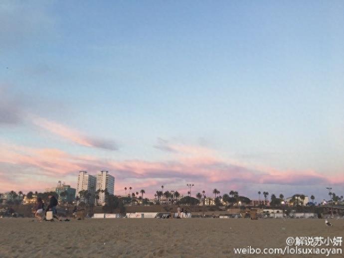 LOL解说苏小妍微博最新靓照  第三张明显是得罪摄影师了