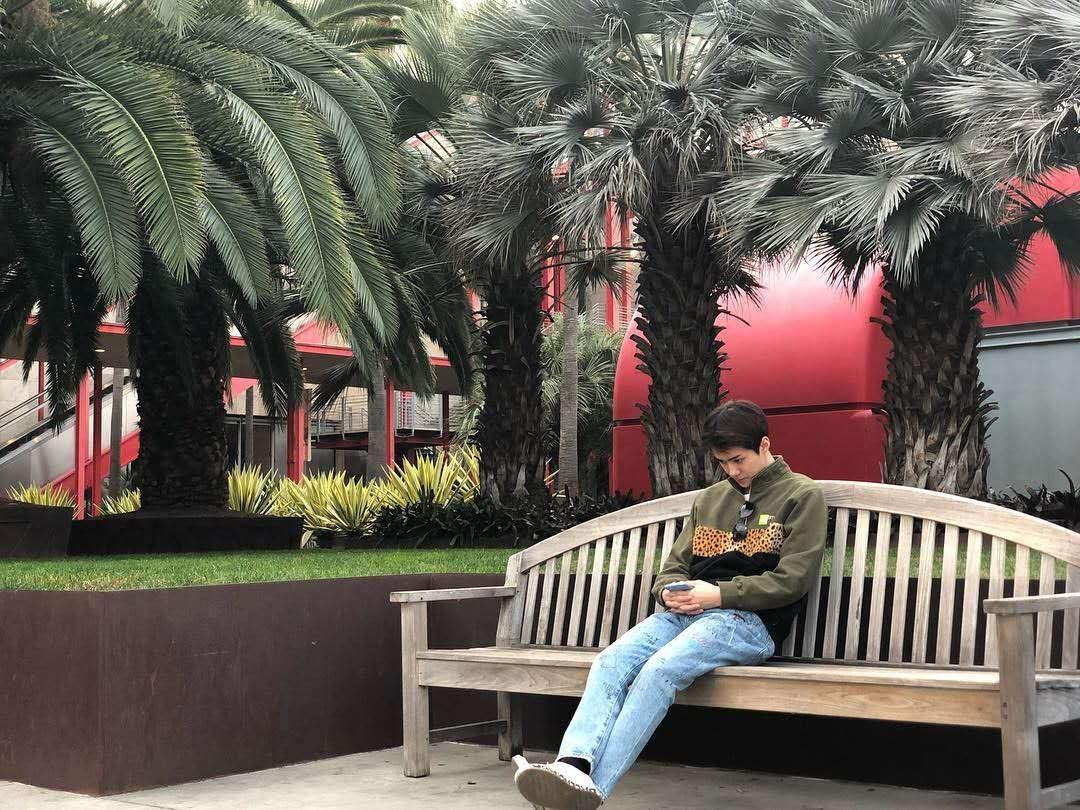 EXO吴世勋ins近期更新,游客照拍的清新脱俗,难掩帅气本色